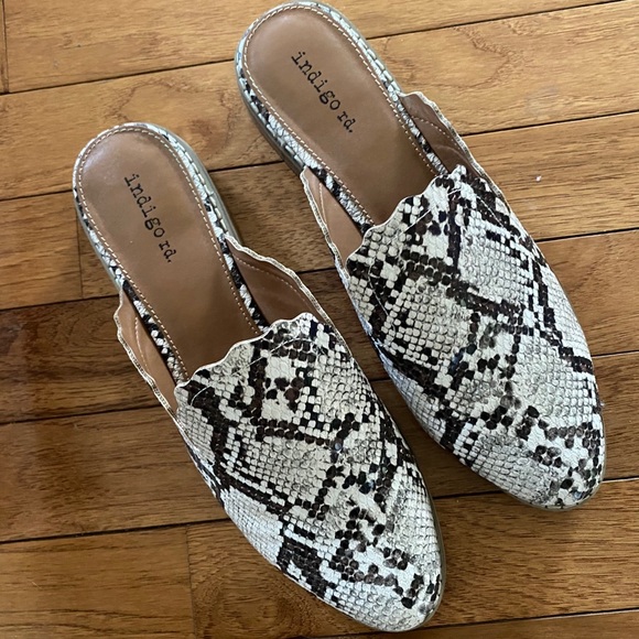 Indigo Shoes - Indigo Rd snakeskin mule flats, size 8, Like new